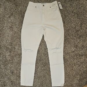 White High-Waisted Jeans